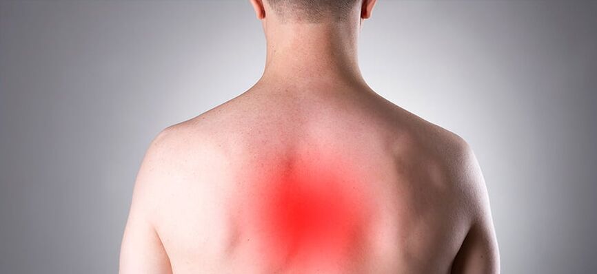 Torakalno osteohondrozo signalizirajo dolgotrajne bolečine v hrbtenici