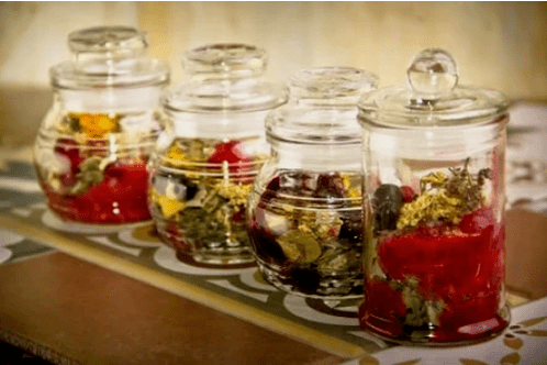 Zeliščne infuzije in čaji so eno od načinov tradicionalne medicine v zgibnih patologijah