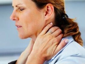 bolečine v vratu pri ženski